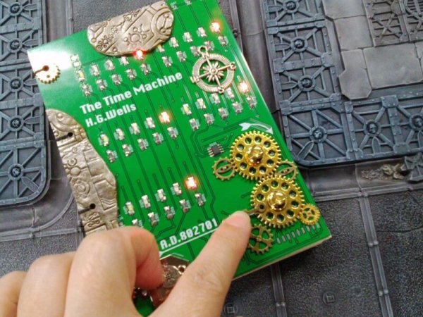 画像8: [完成品] The time machine LED book (8)