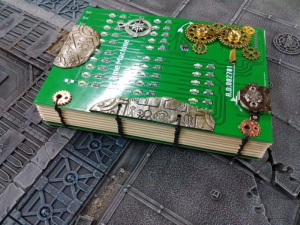 画像2: [完成品] The time machine LED book (2)