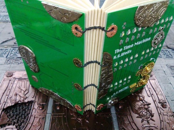 画像4: [完成品] The time machine LED book (4)