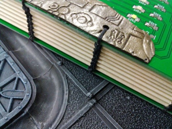 画像6: [完成品] The time machine LED book (6)