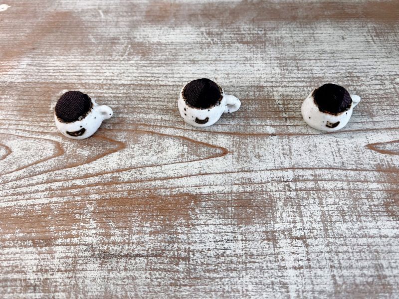 コーヒーカップの針山